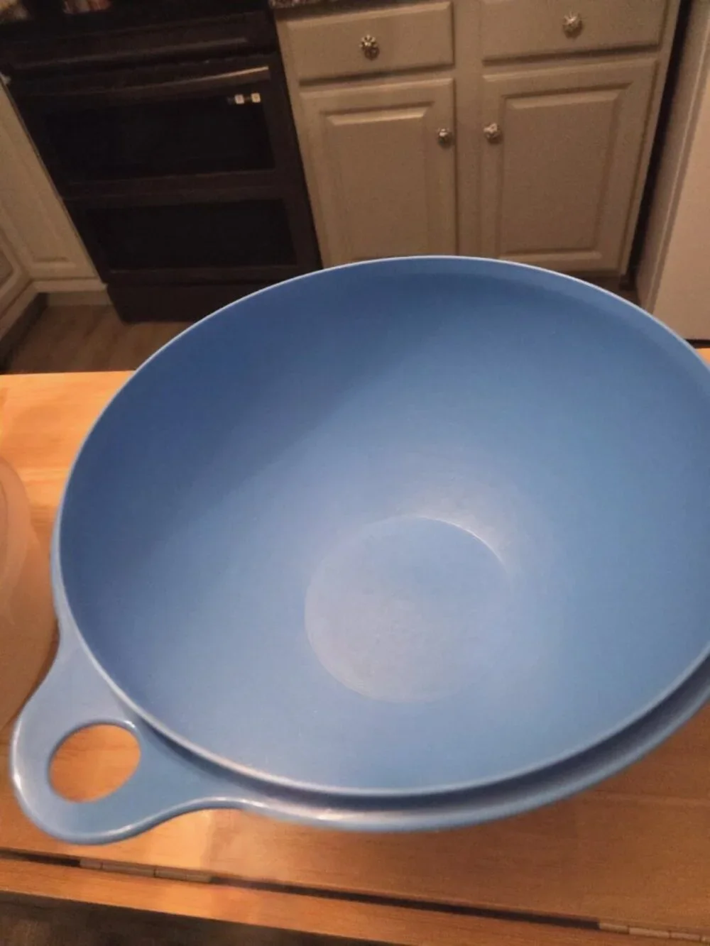 Tupperware 32 Cup Blue With White Burp Lid Used Once Bowl